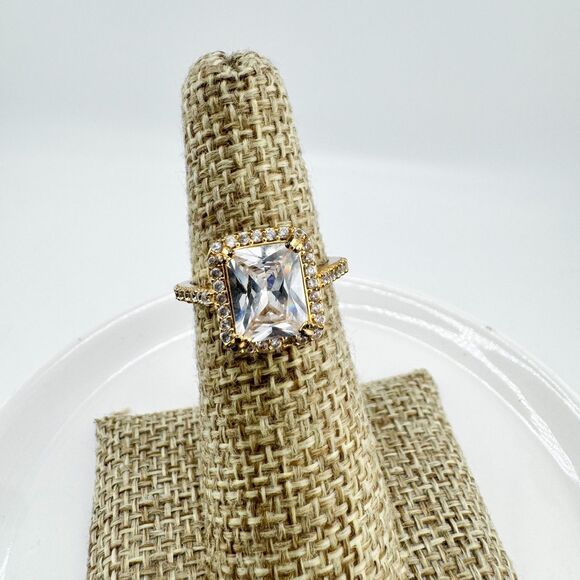 Vintage Gold Tone Halo Cocktail Ring Clear Stone Glam Sparkle Statement Retro - Picture 6 of 10